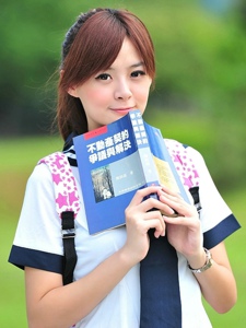 台湾清纯美女学妹短裙校服写真尽显清凉气息