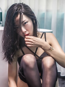 黑丝性感情趣美女Selena浴室红唇惹火写真
